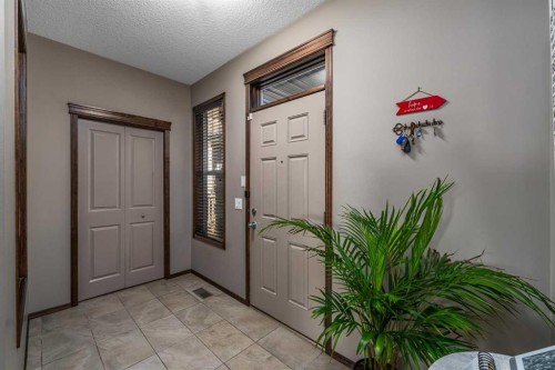 173 Pantego Road Nw, Calgary, AB - Indoor Photo Showing Other Room