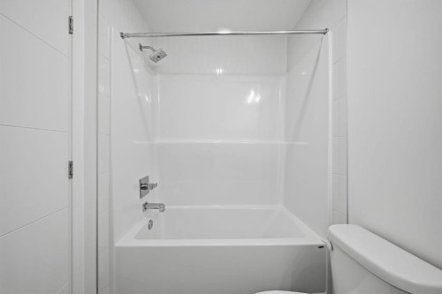 2218-151 Skyview Bay Ne, Calgary, AB - Indoor Photo Showing Bathroom
