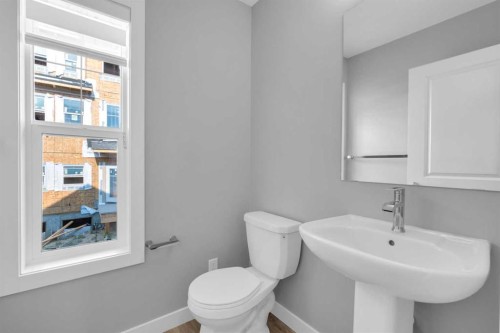 924 Sage Hill Grove Nw, Calgary, AB - Indoor Photo Showing Bathroom