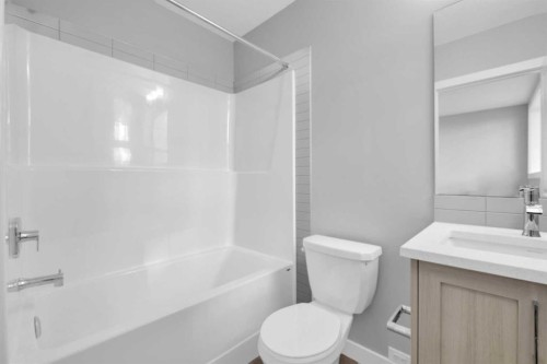 924 Sage Hill Grove Nw, Calgary, AB - Indoor Photo Showing Bathroom