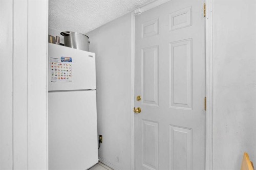 632 Marsh Road Ne, Calgary, AB - Indoor Photo Showing Other Room