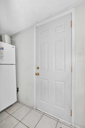632 Marsh Road Ne, Calgary, AB - Indoor