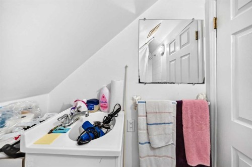 632 Marsh Road Ne, Calgary, AB - Indoor