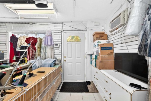 632 Marsh Road Ne, Calgary, AB - Indoor
