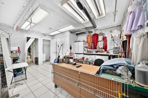 632 Marsh Road Ne, Calgary, AB - Indoor