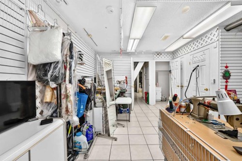 632 Marsh Road Ne, Calgary, AB - Indoor