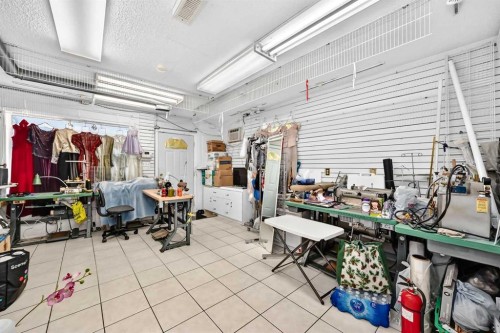 632 Marsh Road Ne, Calgary, AB - Indoor
