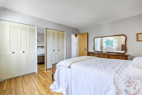 832 Canna Crescent Sw, Calgary, AB - Indoor Photo Showing Bedroom