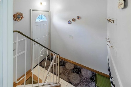 832 Canna Crescent Sw, Calgary, AB - Indoor Photo Showing Other Room