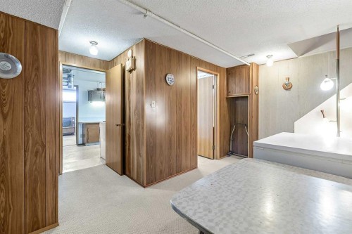 832 Canna Crescent Sw, Calgary, AB - Indoor Photo Showing Other Room
