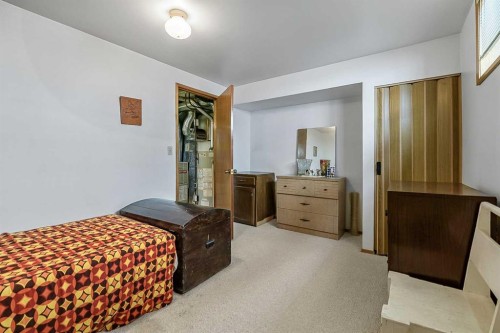 832 Canna Crescent Sw, Calgary, AB - Indoor Photo Showing Bedroom