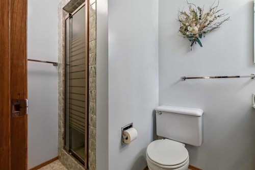 832 Canna Crescent Sw, Calgary, AB - Indoor Photo Showing Bathroom