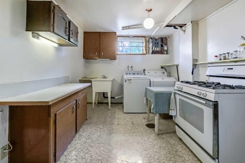 832 Canna Crescent Sw, Calgary, AB - Indoor Photo Showing Laundry Room