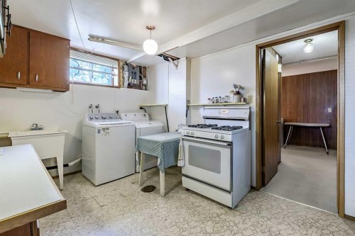 832 Canna Crescent Sw, Calgary, AB - Indoor Photo Showing Laundry Room