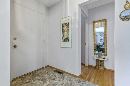 832 Canna Crescent Sw, Calgary, AB - Indoor Photo Showing Other Room