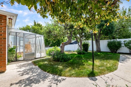 832 Canna Crescent Sw, Calgary, AB - Outdoor