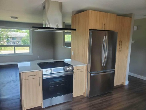 10301 103Rd Street, High Level, AB - Indoor Photo Showing Kitchen