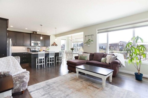 87 Baywater Rise Sw, Airdrie, AB - Indoor Photo Showing Living Room