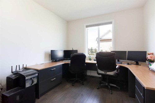 87 Baywater Rise Sw, Airdrie, AB - Indoor Photo Showing Office