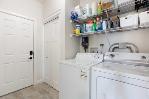 87 Baywater Rise Sw, Airdrie, AB - Indoor Photo Showing Laundry Room