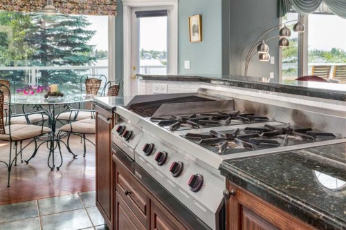 1001 East Chestermere Drive, Chestermere, AB - Indoor Photo Showing Kitchen
