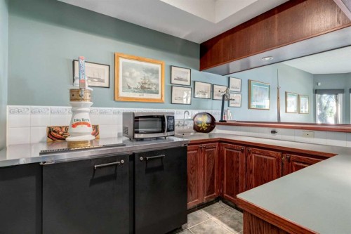 1001 East Chestermere Drive, Chestermere, AB - Indoor Photo Showing Kitchen