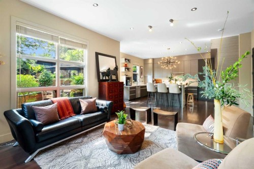 1215 Sifton Boulevard Sw, Calgary, AB - Indoor Photo Showing Living Room
