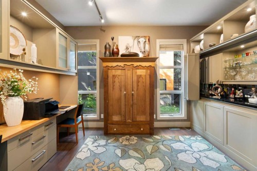 1215 Sifton Boulevard Sw, Calgary, AB - Indoor Photo Showing Other Room