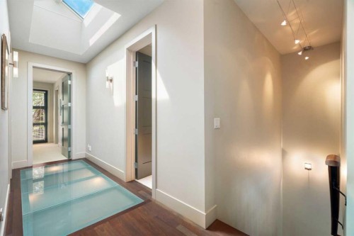 1215 Sifton Boulevard Sw, Calgary, AB - Indoor Photo Showing Other Room