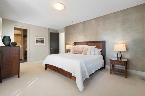 1215 Sifton Boulevard Sw, Calgary, AB - Indoor Photo Showing Bedroom