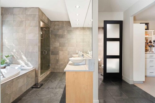 1215 Sifton Boulevard Sw, Calgary, AB - Indoor Photo Showing Bathroom