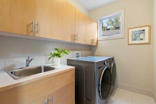 1215 Sifton Boulevard Sw, Calgary, AB - Indoor Photo Showing Laundry Room