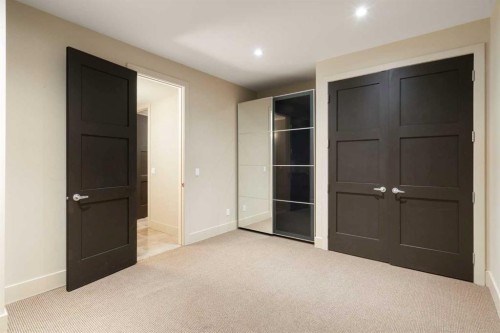 1215 Sifton Boulevard Sw, Calgary, AB - Indoor Photo Showing Other Room