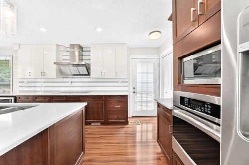 136 Midlawn Close Se, Calgary, AB - Indoor Photo Showing Kitchen