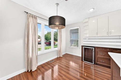 136 Midlawn Close Se, Calgary, AB - Indoor Photo Showing Other Room