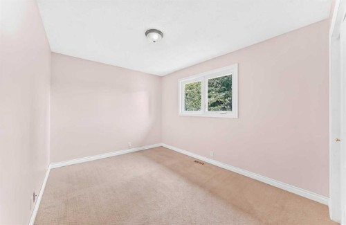 136 Midlawn Close Se, Calgary, AB - Indoor Photo Showing Other Room