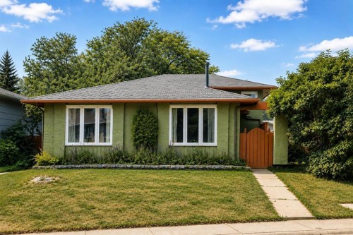 136 Midlawn Close Se, Calgary, AB - Outdoor