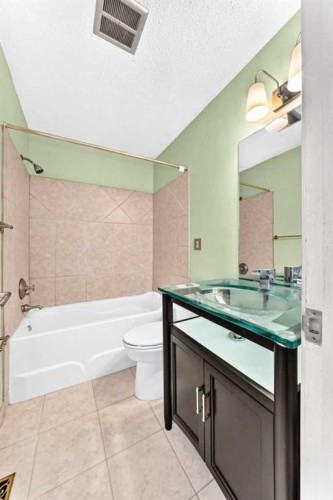 136 Midlawn Close Se, Calgary, AB - Indoor Photo Showing Bathroom