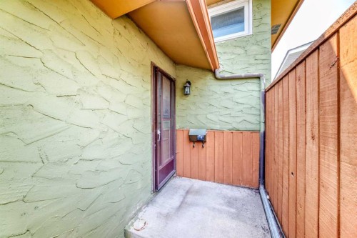 136 Midlawn Close Se, Calgary, AB - Outdoor With Exterior