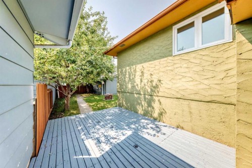 136 Midlawn Close Se, Calgary, AB - Outdoor With Exterior