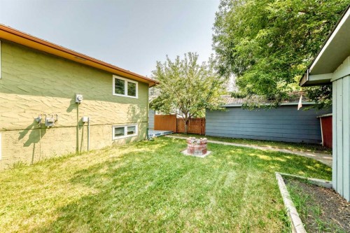 136 Midlawn Close Se, Calgary, AB - Outdoor