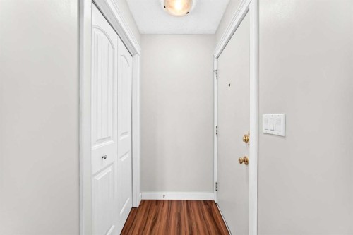 136 Midlawn Close Se, Calgary, AB - Indoor Photo Showing Other Room