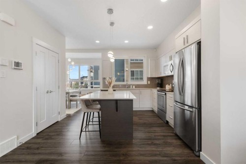 124 Walgrove Cove Se, Calgary, AB - Indoor Photo Showing Kitchen