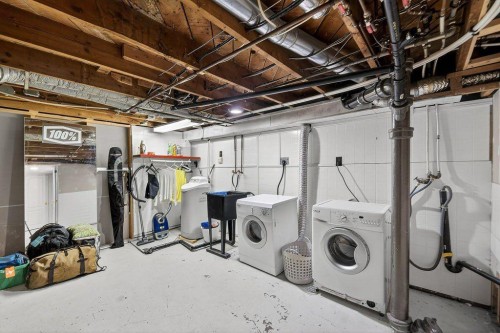 924 7A Street Nw, Calgary, AB - Indoor Photo Showing Laundry Room