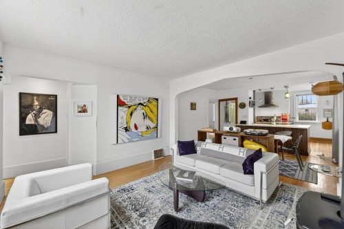 924 7A Street Nw, Calgary, AB - Indoor Photo Showing Living Room