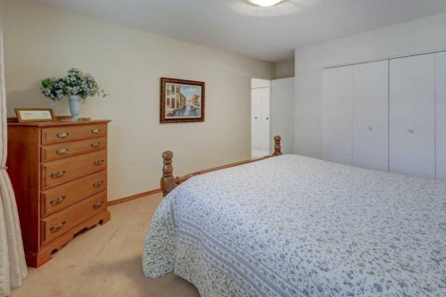223 Willow Ridge Place Se, Calgary, AB - Indoor Photo Showing Bedroom