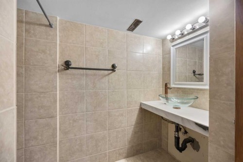 155 Sandarac Way Nw, Calgary, AB - Indoor Photo Showing Bathroom