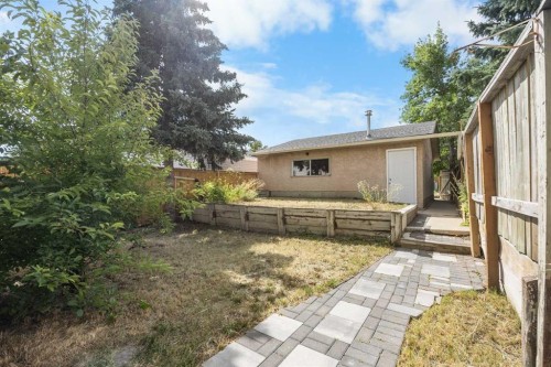155 Sandarac Way Nw, Calgary, AB - Outdoor