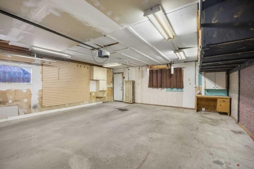 155 Sandarac Way Nw, Calgary, AB - Indoor Photo Showing Garage