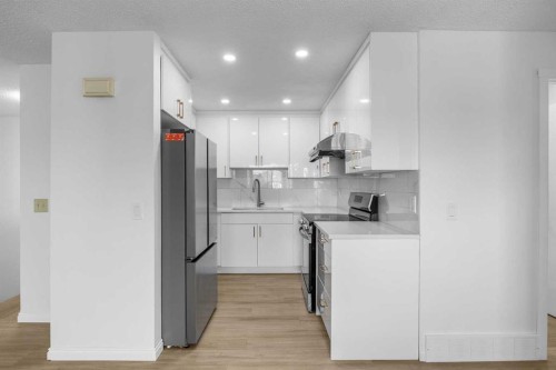 155 Sandarac Way Nw, Calgary, AB - Indoor Photo Showing Kitchen
